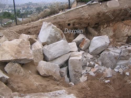 Dexpan Demolicin de roca encontrada en la construccin de una piscina